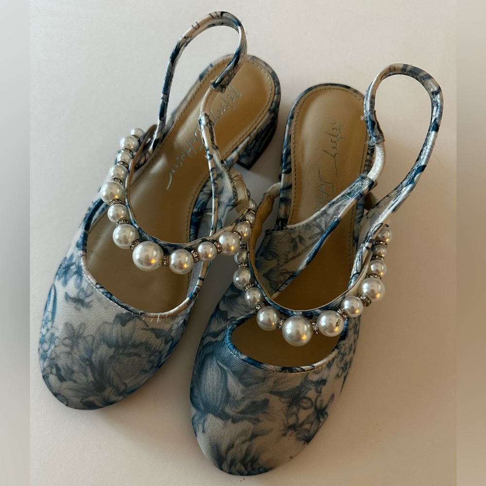 Betsey Johnson "Evey" Sling Back Flats, Girls Size 1, Blue White Floral Mesh